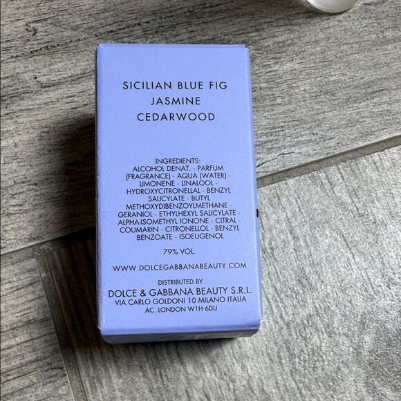 Dolce & Gabbana Light Blue Roll on & Blue Jasmine Mini Perfumes - Picture 8 of 16